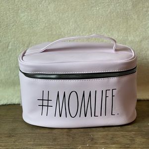 💕💐 “#MOMLIFE.” Makeup bag 💐💕
